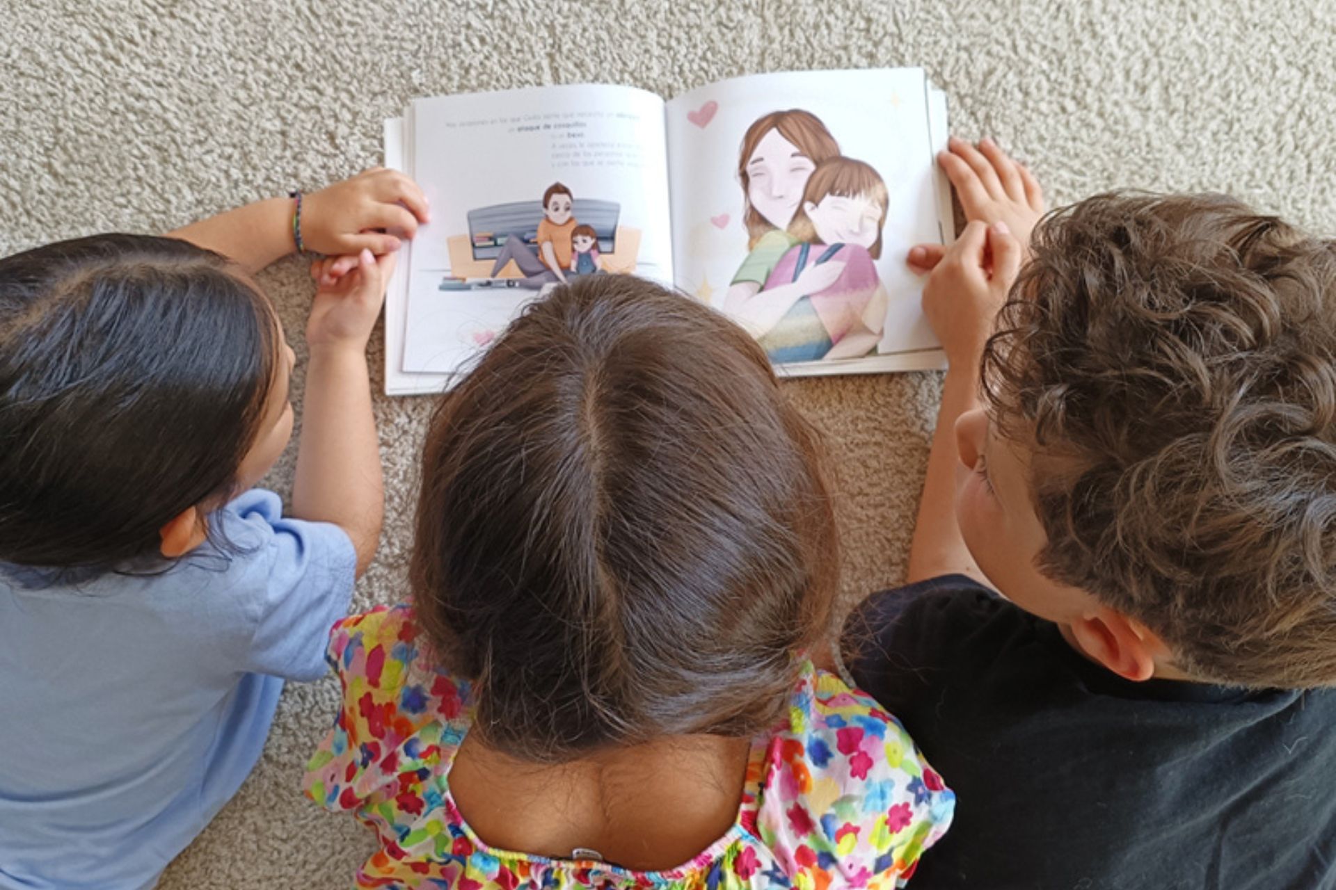 tres niños con el cuento personalizado tres niños con el cuento personalizado